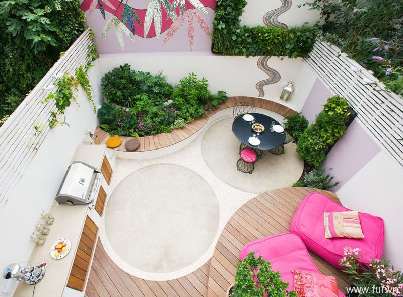 Notting Hill pink patio circle