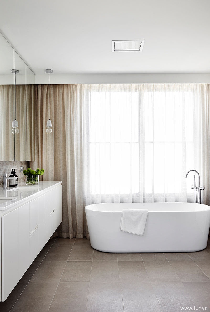 Toorak House bath
