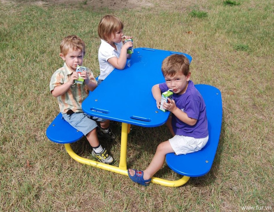 picnic table for toddlers